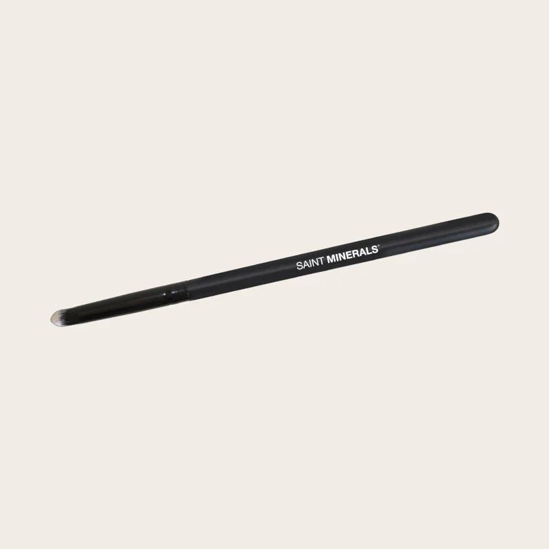 Saint Minerals Precision Smudge Brush - SAINT MINERALS® - Professional Tools - The Skin Boutique