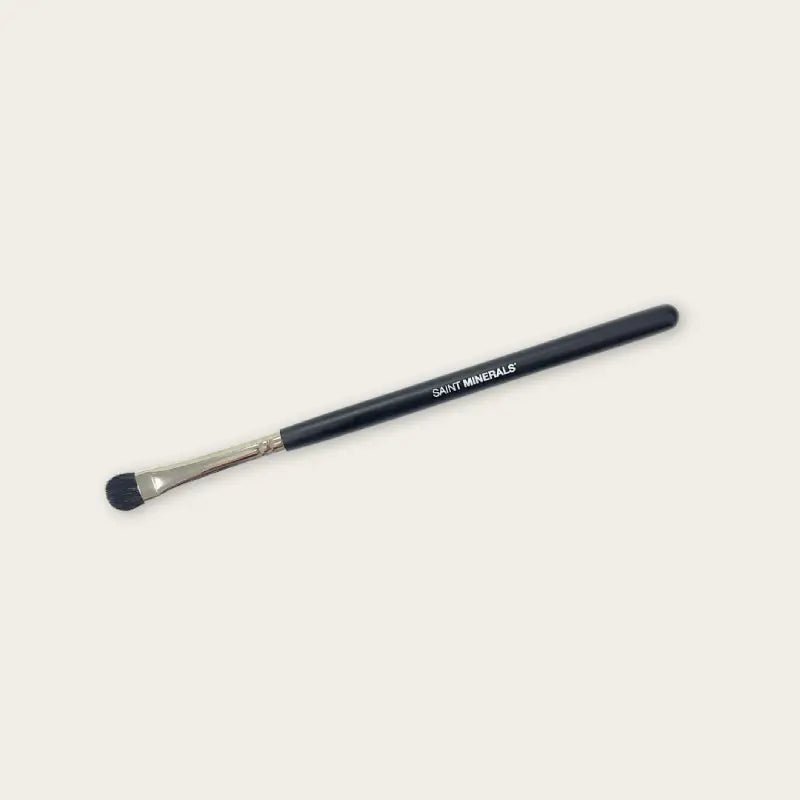 Saint Minerals Deluxe Eyeshadow Brush - SAINT MINERALS® - Professional Tools - The Skin Boutique